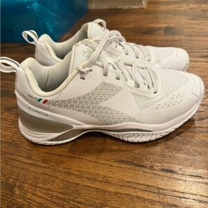 Diadora shoes for Tennis